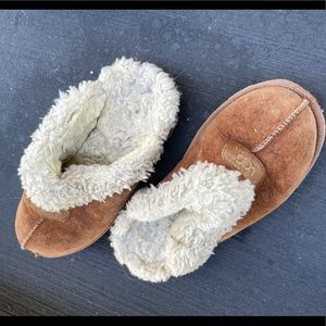 UGG Slippers (Size 5)